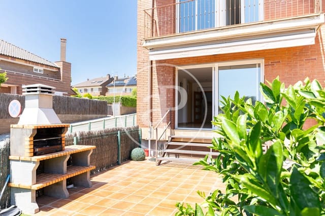 Chalet de 5 habitaciones en Matadepera en venta con piscina - 745.000 € (Ref: 9899649)