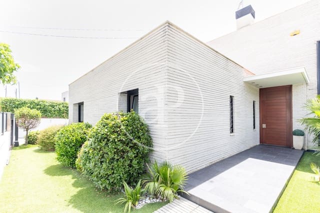 4 bedroom Villa for sale in Matadepera - € 970,000 (Ref: 9899650)