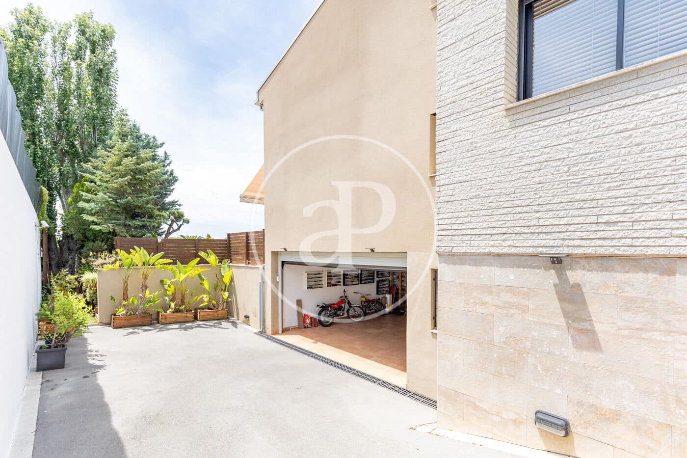 4 bedroom Villa for sale in Matadepera - € 970,000 (Ref: 9899650)