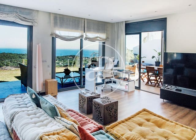 4 bedroom Villa for rent in Sant Vicenç de Montalt with pool - € 8,400 (Ref: 9899651)
