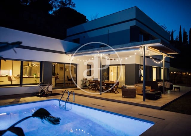 4 bedroom Villa for rent in Sant Vicenç de Montalt with pool - € 8,400 (Ref: 9899651)