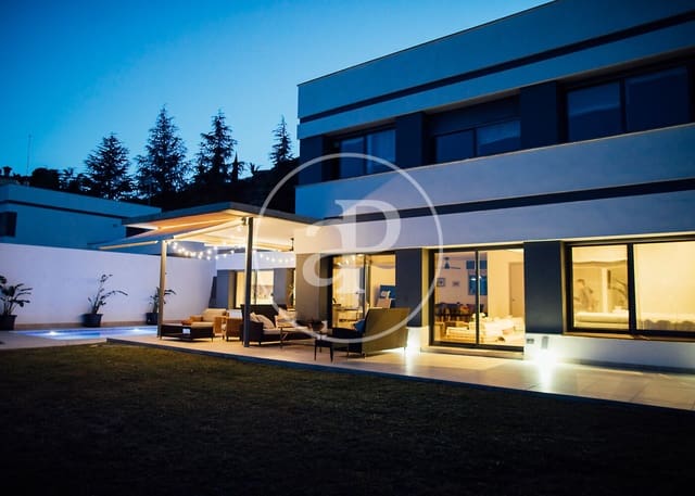 4 bedroom Villa for rent in Sant Vicenç de Montalt with pool - € 8,400 (Ref: 9899651)