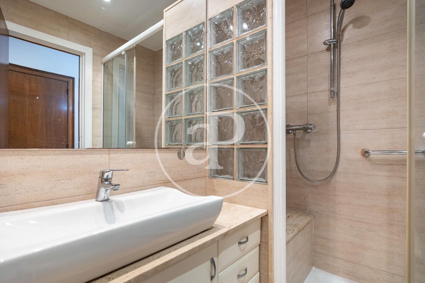 Apartamento de 5 habitaciones en Barcelona ciudad en venta - 950.000 € (Ref: 9899652)