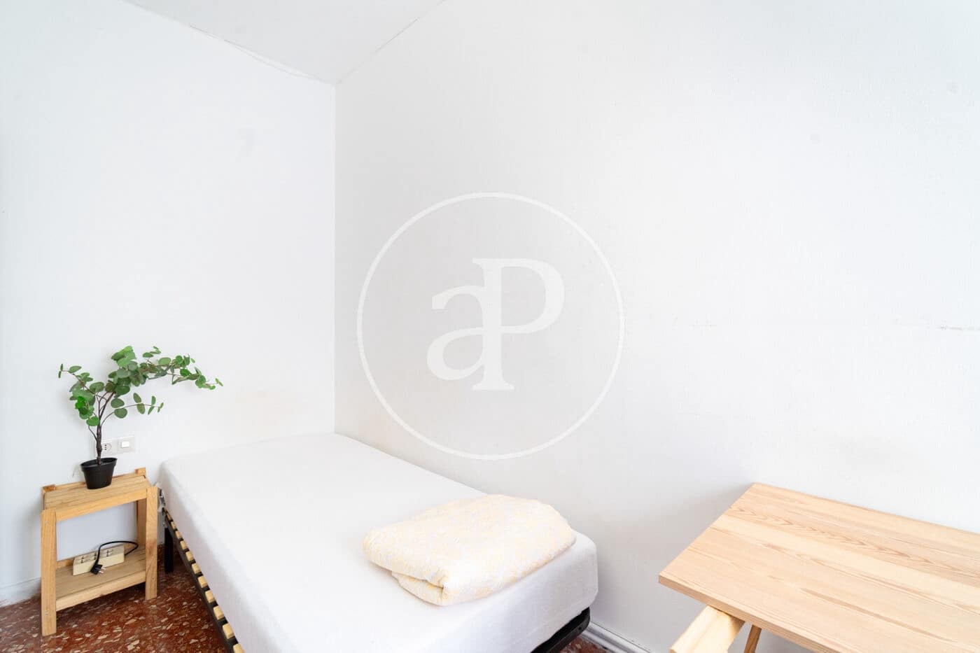 4 slaapkamer Appartement te huur in Barcelona stad - € 2.500 (Ref: 9904640)