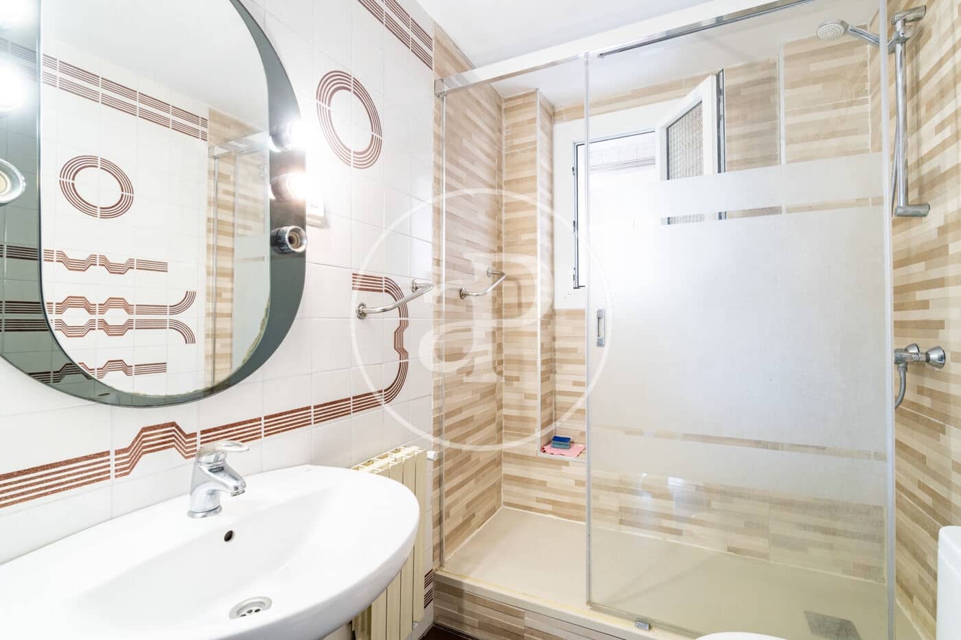 4 slaapkamer Appartement te huur in Barcelona stad - € 2.500 (Ref: 9904640)