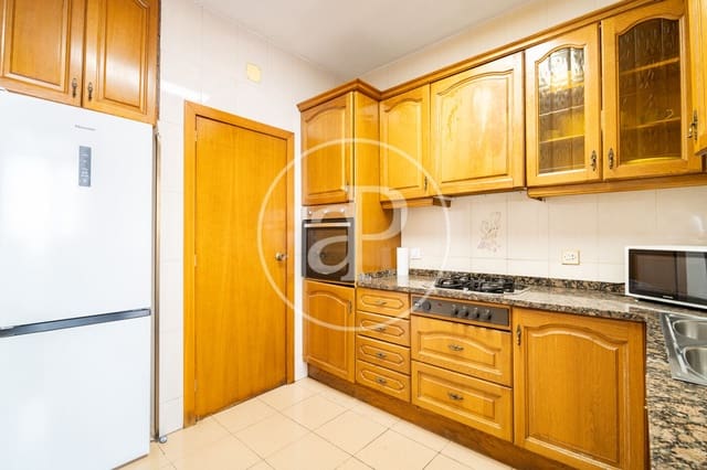 4 slaapkamer Appartement te huur in Sant Antoni, Barcelona stad - € 2.500 (Ref: 9904640)
