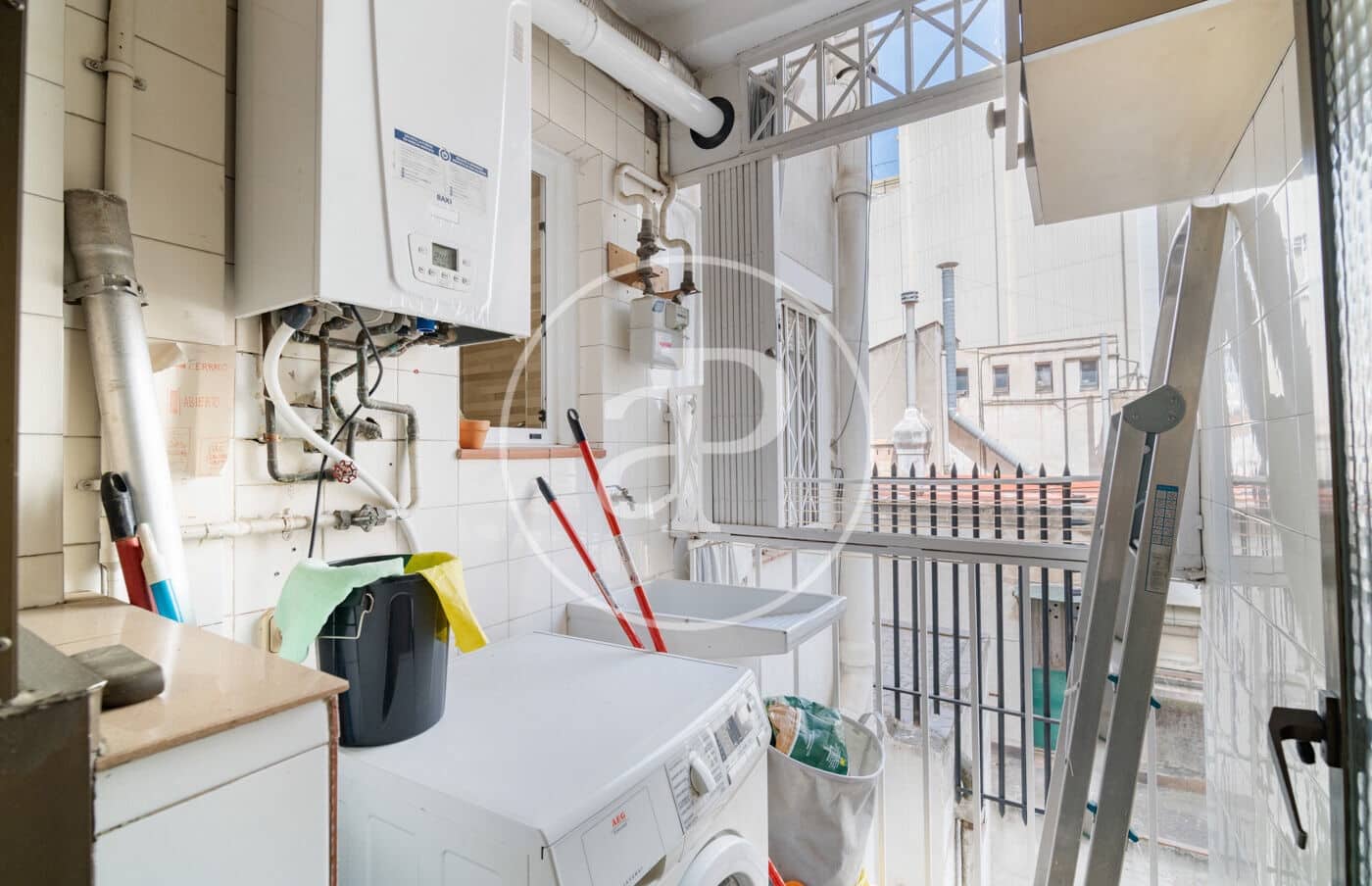 4 slaapkamer Appartement te huur in Barcelona stad - € 2.500 (Ref: 9904640)