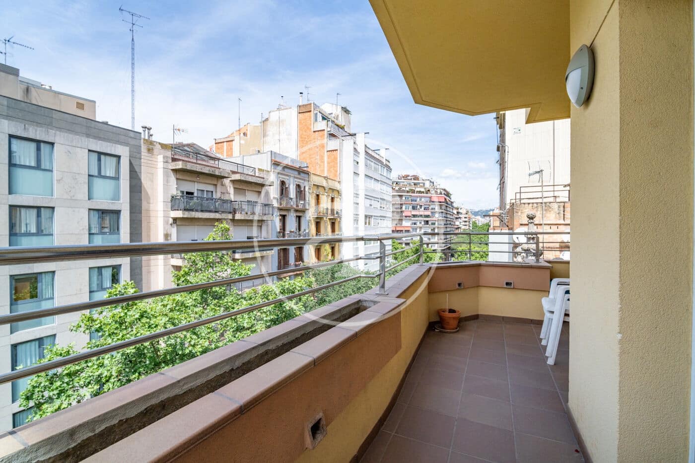 4 slaapkamer Appartement te huur in Barcelona stad - € 2.500 (Ref: 9904640)