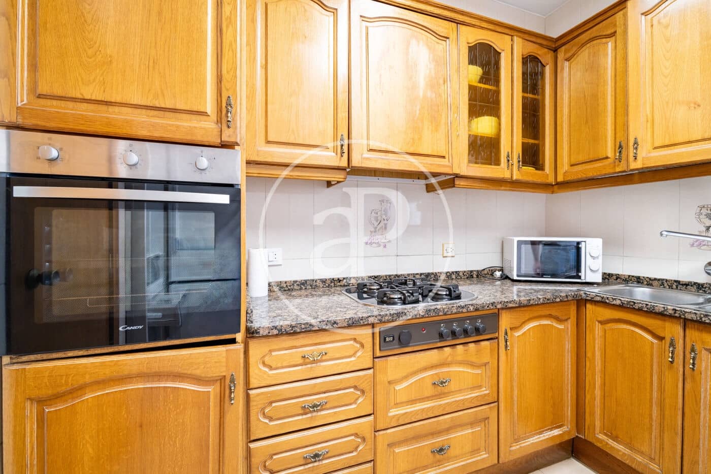 4 slaapkamer Appartement te huur in Barcelona stad - € 2.500 (Ref: 9904640)