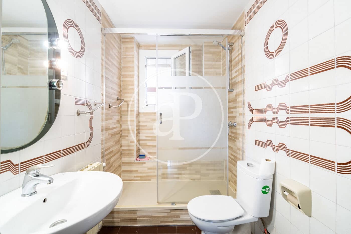 4 slaapkamer Appartement te huur in Barcelona stad - € 2.500 (Ref: 9904640)