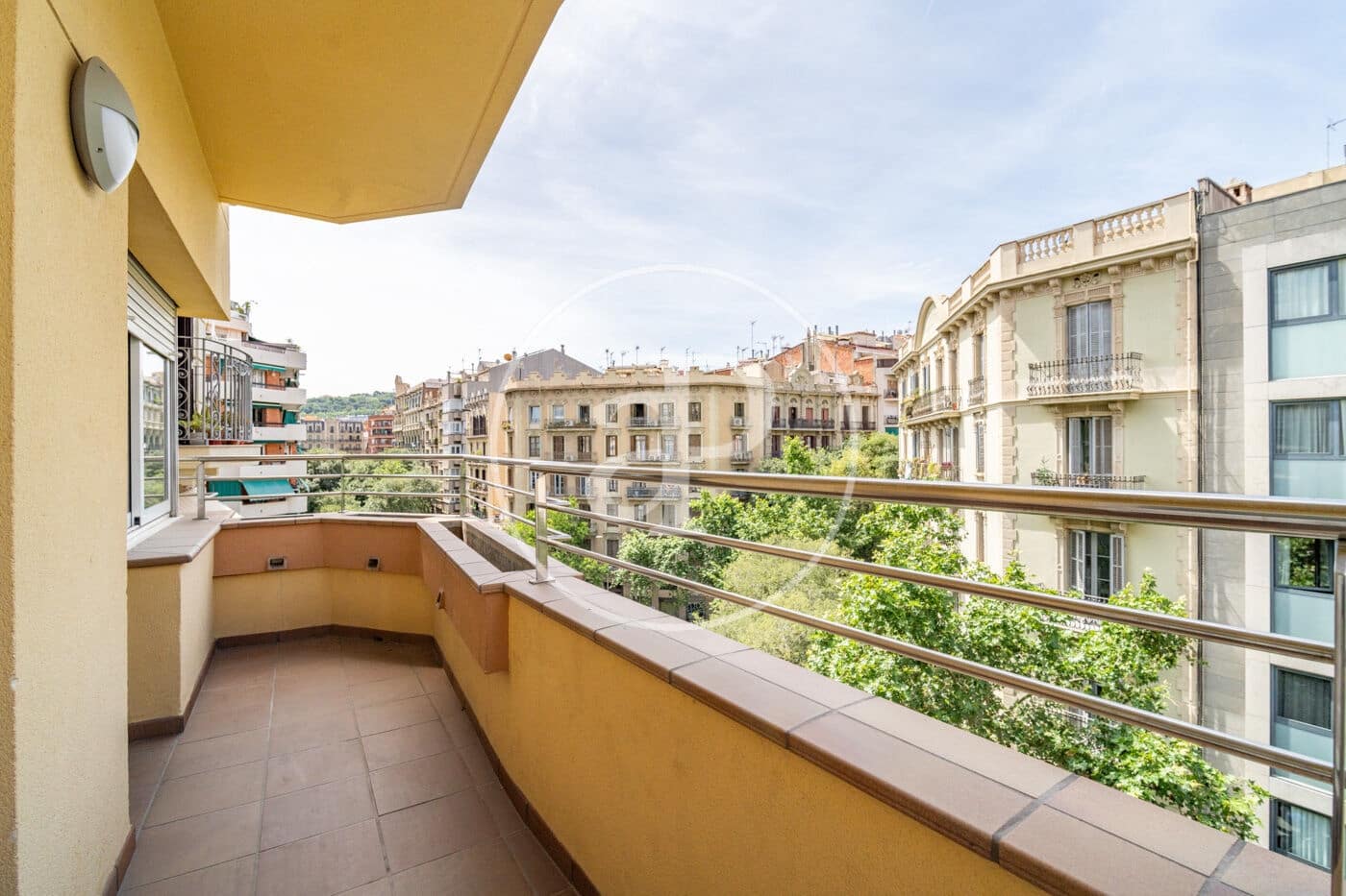 4 slaapkamer Appartement te huur in Barcelona stad - € 2.500 (Ref: 9904640)