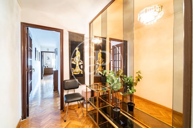 4 slaapkamer Appartement te huur in Sant Antoni, Barcelona stad - € 2.500 (Ref: 9904640)