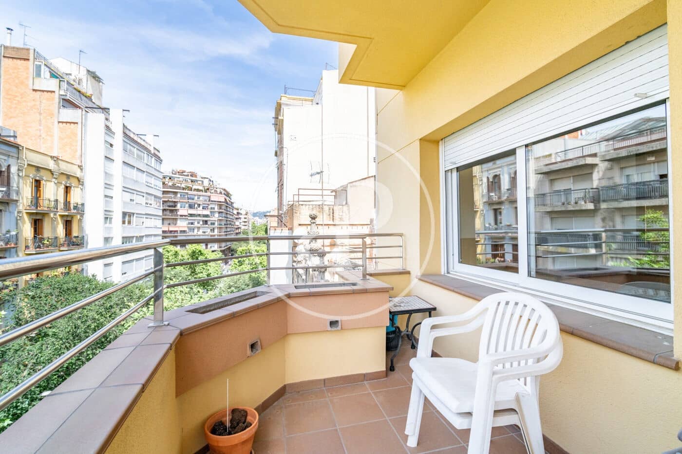 4 slaapkamer Appartement te huur in Barcelona stad - € 2.500 (Ref: 9904640)