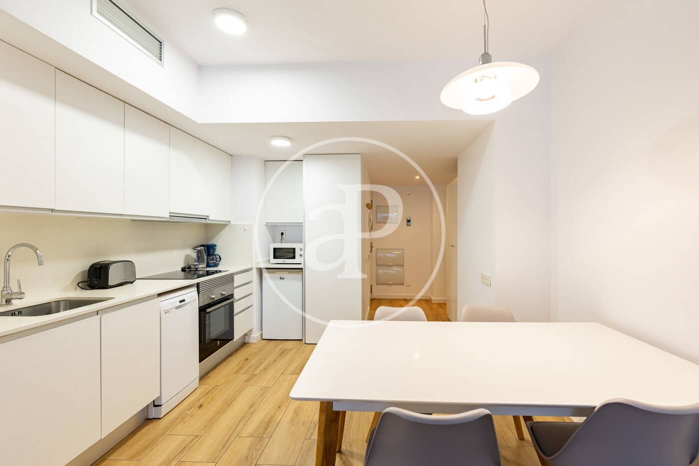 Apartamento de 2 habitaciones en Barcelona ciudad en venta con piscina - 405.000 € (Ref: 9907587)