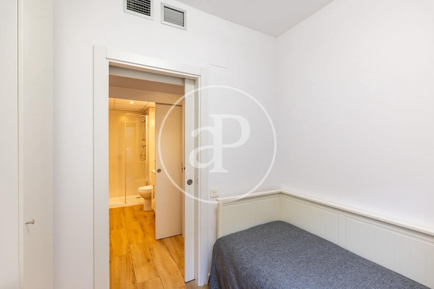 Apartamento de 2 habitaciones en Barcelona ciudad en venta con piscina - 405.000 € (Ref: 9907587)