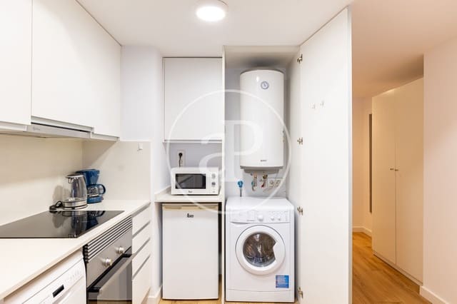 2 slaapkamer Appartement te koop in La Sagrada Família, Barcelona stad met zwembad - € 405.000 (Ref: 9907587)