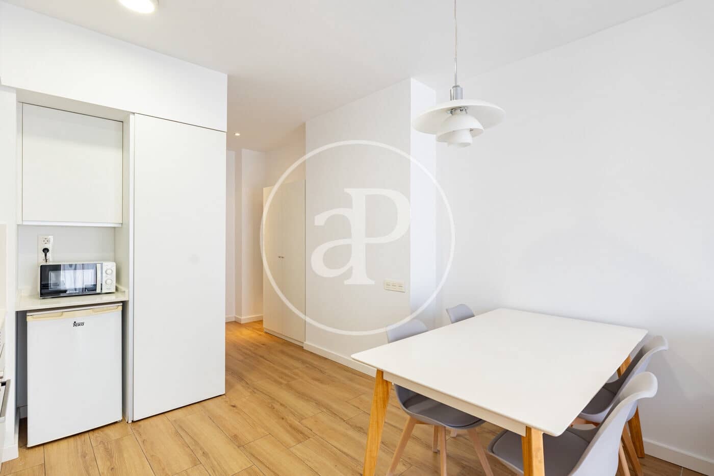 2 bedroom Apartment for sale in Barcelona city with pool - € 530,000 (Ref: 9907589)