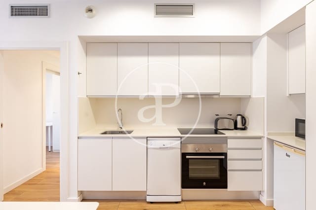2 bedroom Apartment for sale in La Sagrada Família, Barcelona city with pool - € 530,000 (Ref: 9907589)