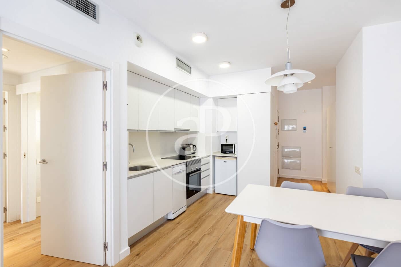 2 bedroom Apartment for sale in Barcelona city with pool - € 530,000 (Ref: 9907589)
