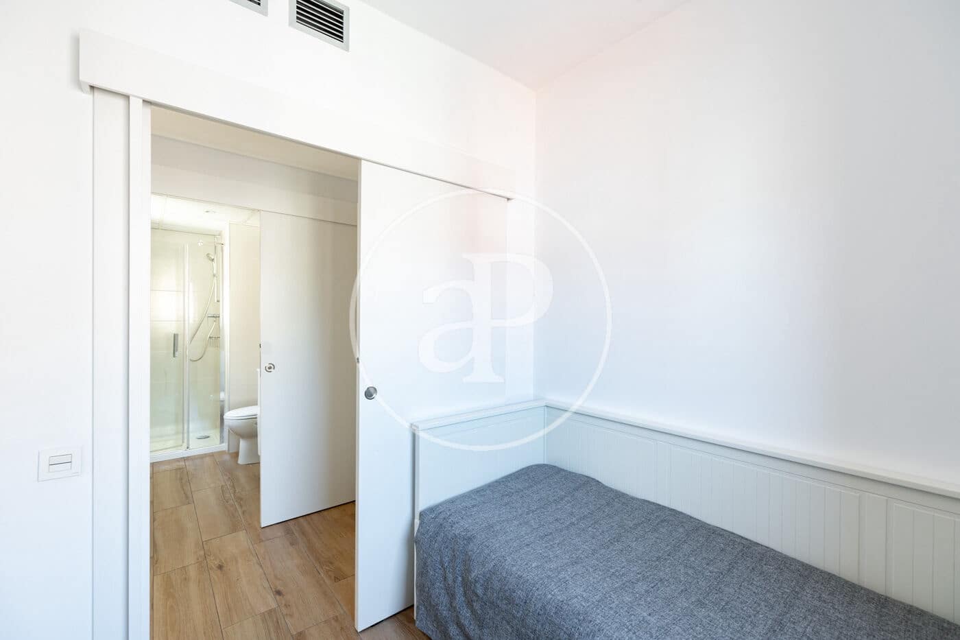 2 bedroom Apartment for sale in Barcelona city with pool - € 530,000 (Ref: 9907589)