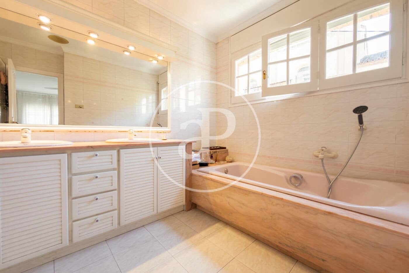 4 bedroom Villa for sale in Montcada i Reixac - € 690,000 (Ref: 9907591)