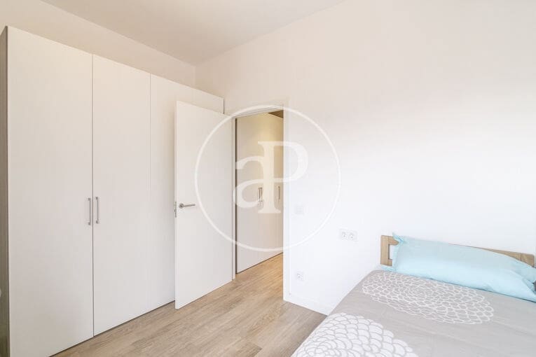 2 soveværelse Lejlighed til salg i Barcelona by - € 650.000 (Ref: 9907593)
