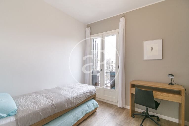 2 soveværelse Lejlighed til salg i Barcelona by - € 650.000 (Ref: 9907593)