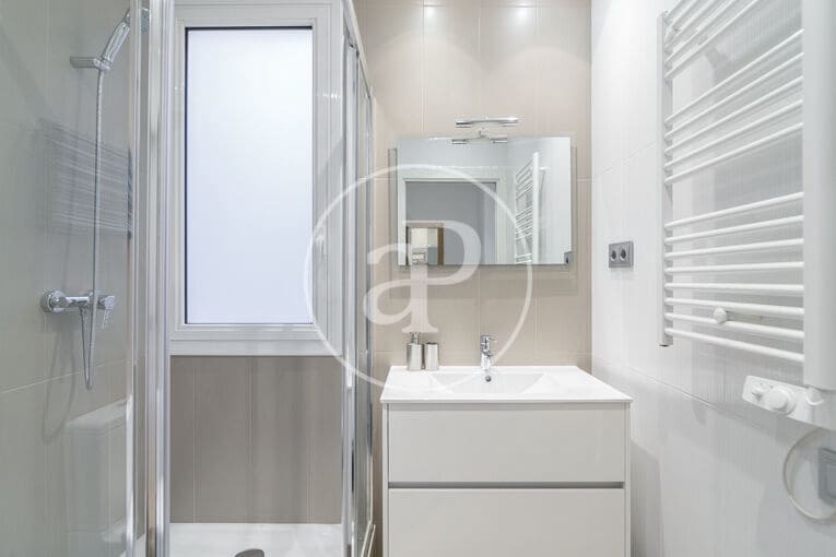 2 soveværelse Lejlighed til salg i Barcelona by - € 650.000 (Ref: 9907593)