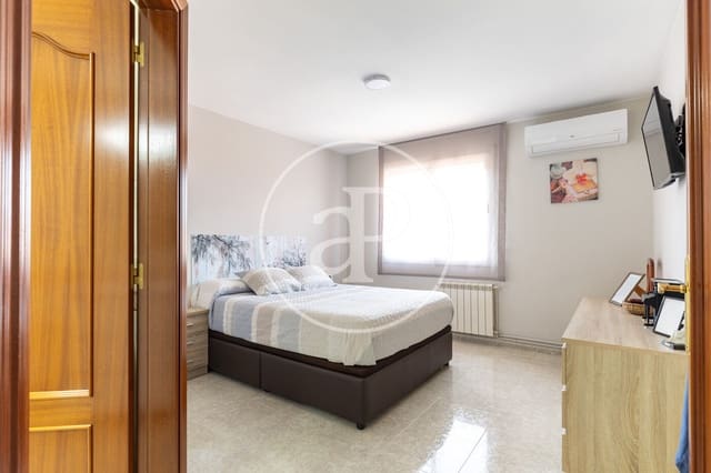 4 soveværelse Villa til salg i Rubí - € 460.000 (Ref: 9911034)