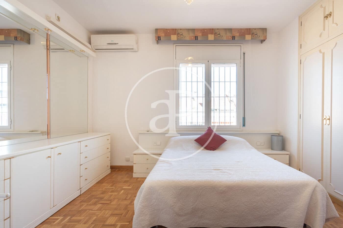 4 bedroom Apartment for rent in Barcelona city - € 1,882 (Ref: 9911036)