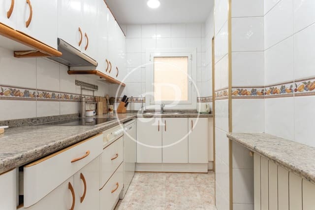 4 bedroom Apartment for rent in Les Corts, Barcelona city - € 1,882 (Ref: 9911036)