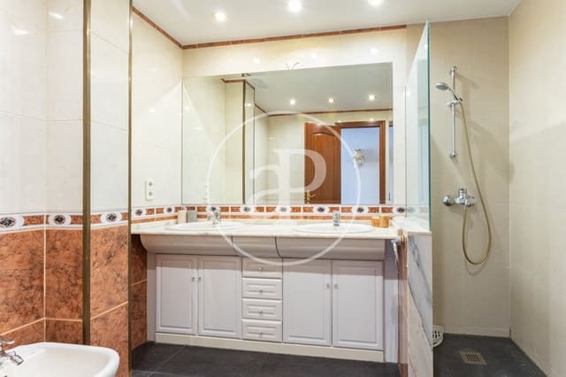 4 bedroom Apartment for rent in Les Corts, Barcelona city - € 1,882 (Ref: 9911036)
