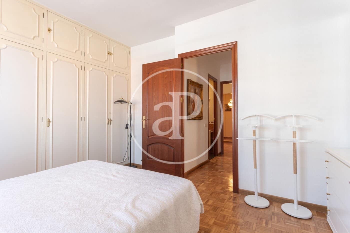 4 bedroom Apartment for rent in Barcelona city - € 1,882 (Ref: 9911036)