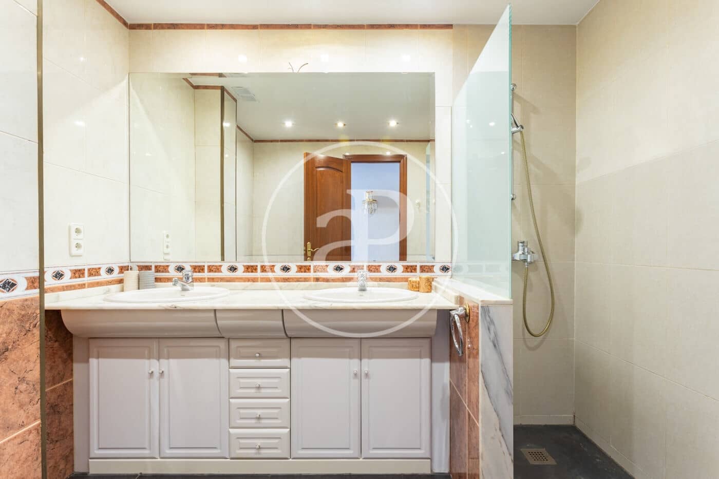 4 bedroom Apartment for rent in Barcelona city - € 1,882 (Ref: 9911036)