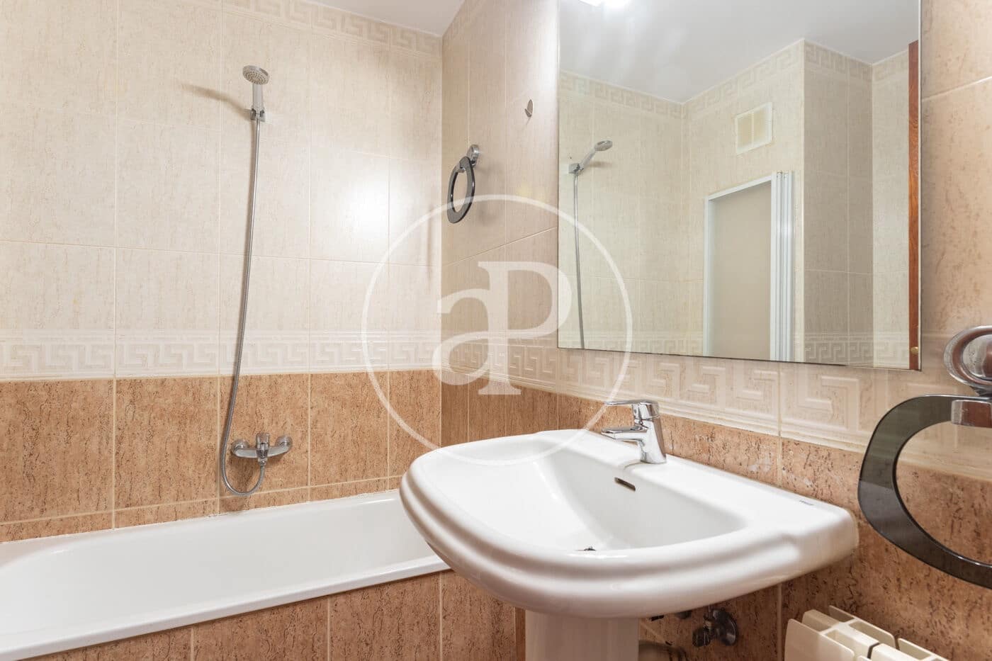 4 bedroom Apartment for rent in Barcelona city - € 1,882 (Ref: 9911036)