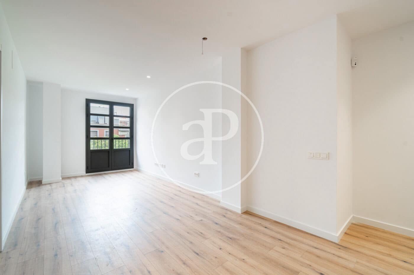 2 bedroom Apartment for rent in Barcelona city - € 2,300 (Ref: 9911038)