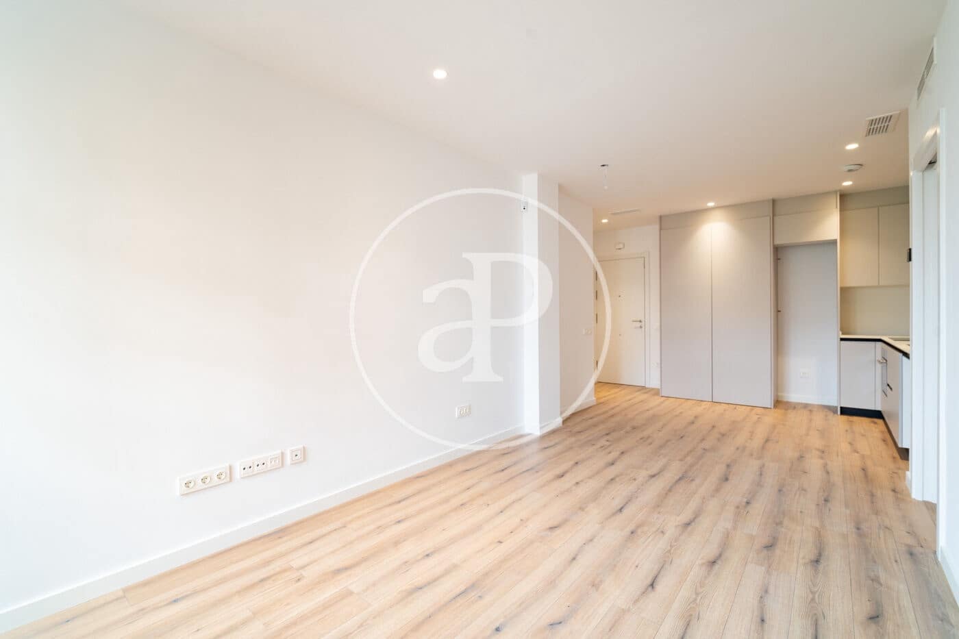 2 bedroom Apartment for rent in Barcelona city - € 2,300 (Ref: 9911038)