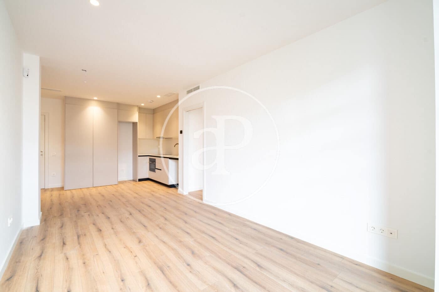 2 bedroom Apartment for rent in Barcelona city - € 2,300 (Ref: 9911038)