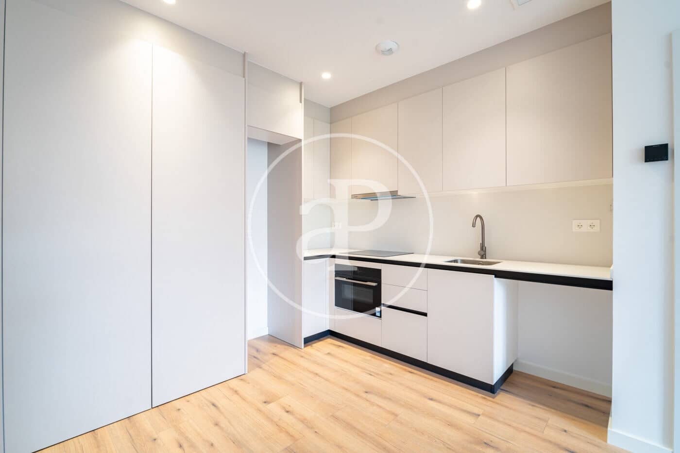 2 bedroom Apartment for rent in Barcelona city - € 2,300 (Ref: 9911038)