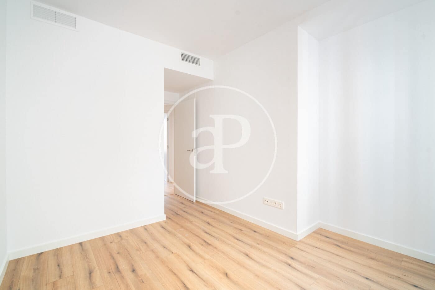 2 bedroom Apartment for rent in Barcelona city - € 2,300 (Ref: 9911038)