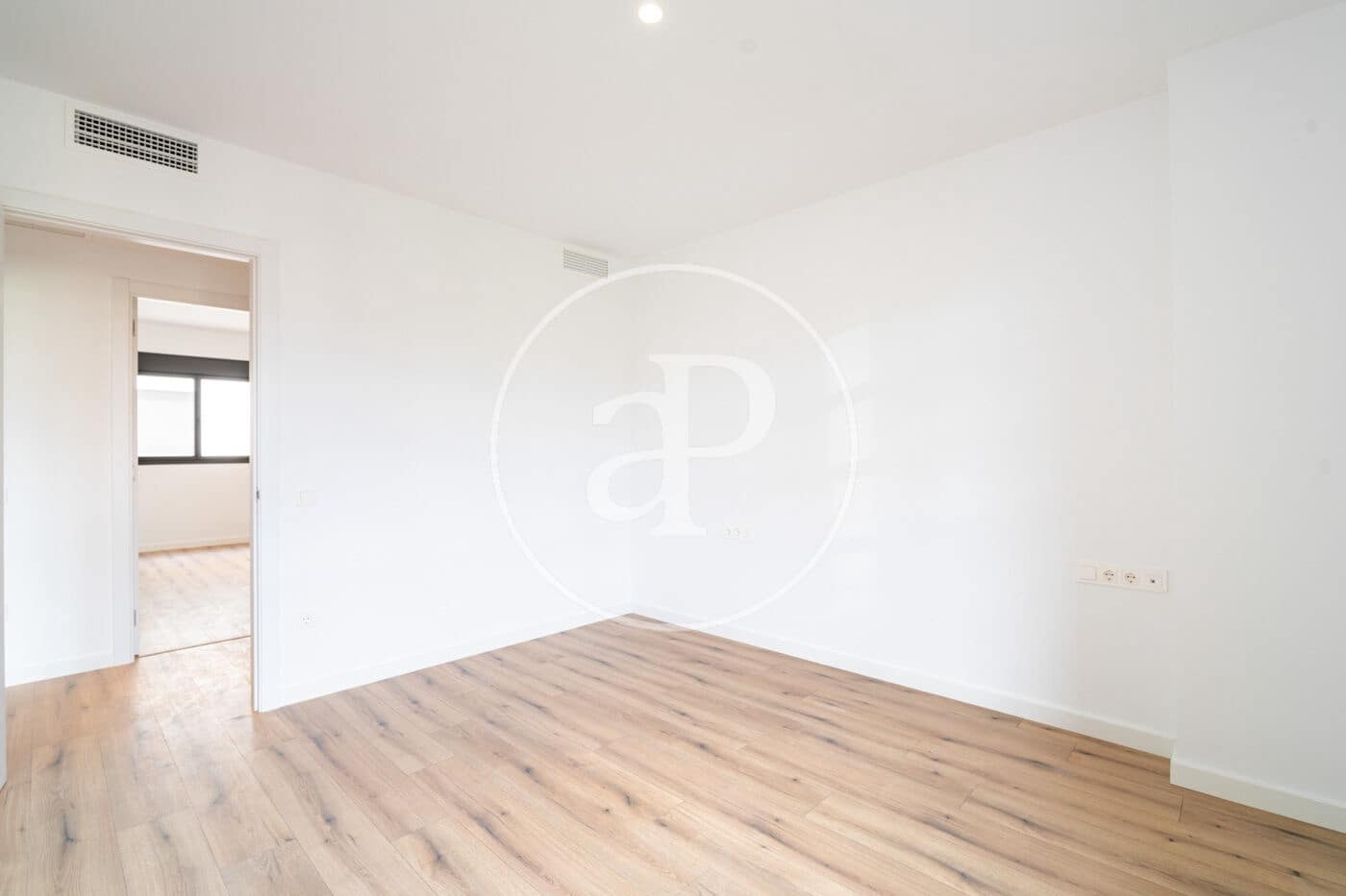 2 bedroom Apartment for rent in Barcelona city - € 2,300 (Ref: 9911038)