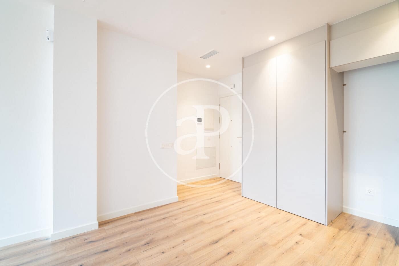 2 bedroom Apartment for rent in Barcelona city - € 2,300 (Ref: 9911038)