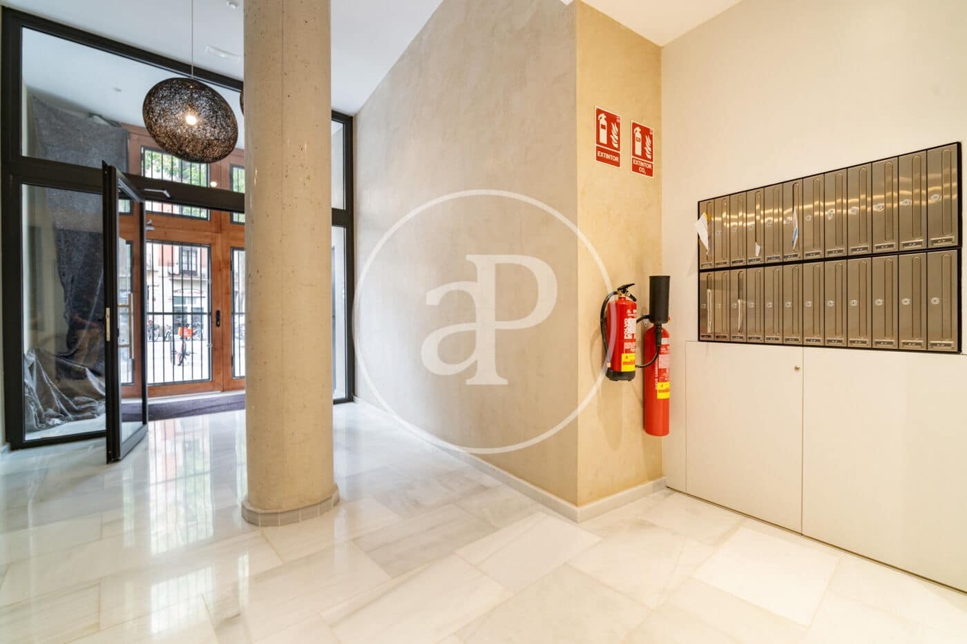 2 bedroom Apartment for rent in Barcelona city - € 2,300 (Ref: 9911038)