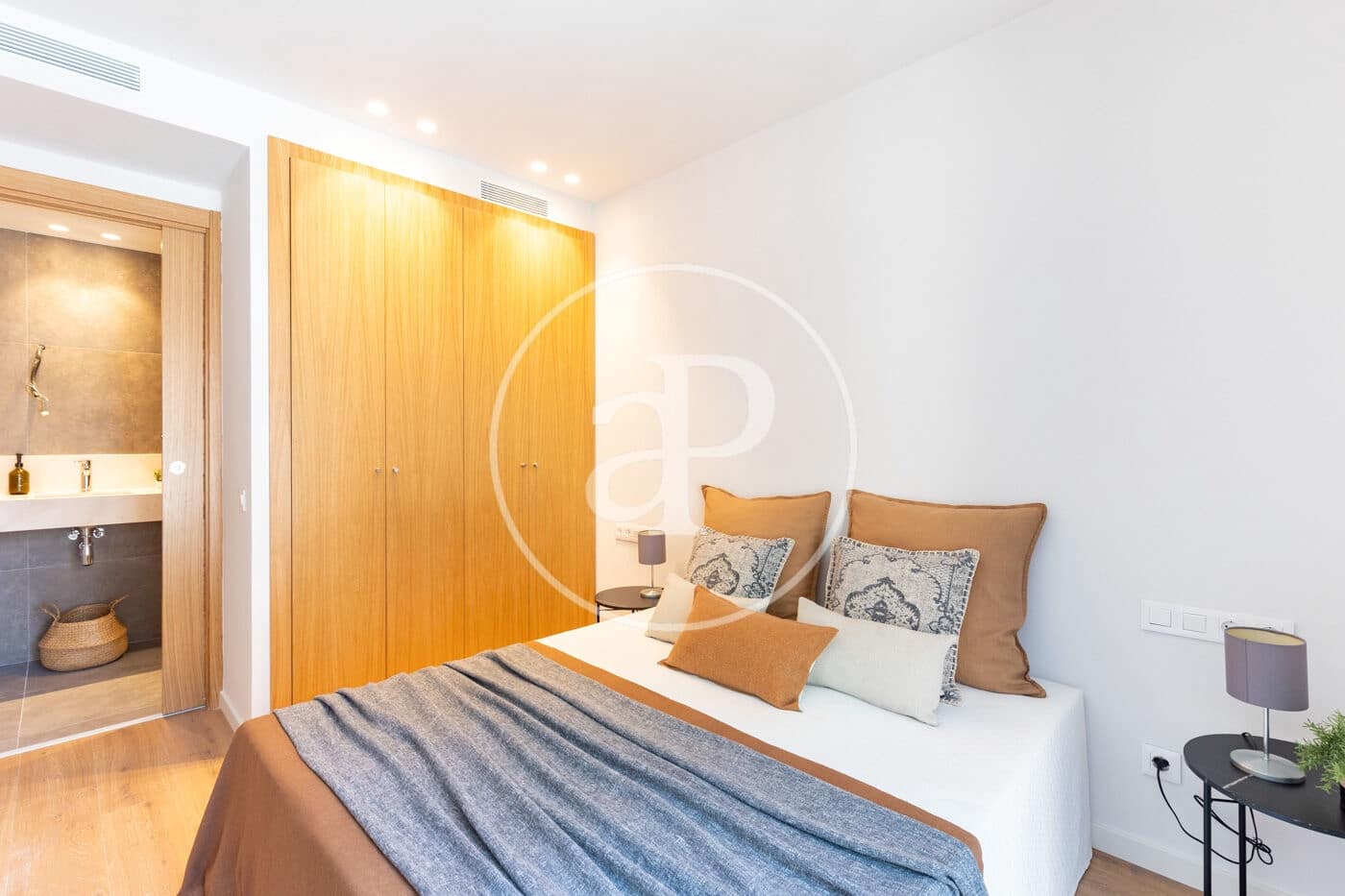 3 bedroom Apartment for sale in Sant Cugat del Valles - € 590,000 (Ref: 9911040)