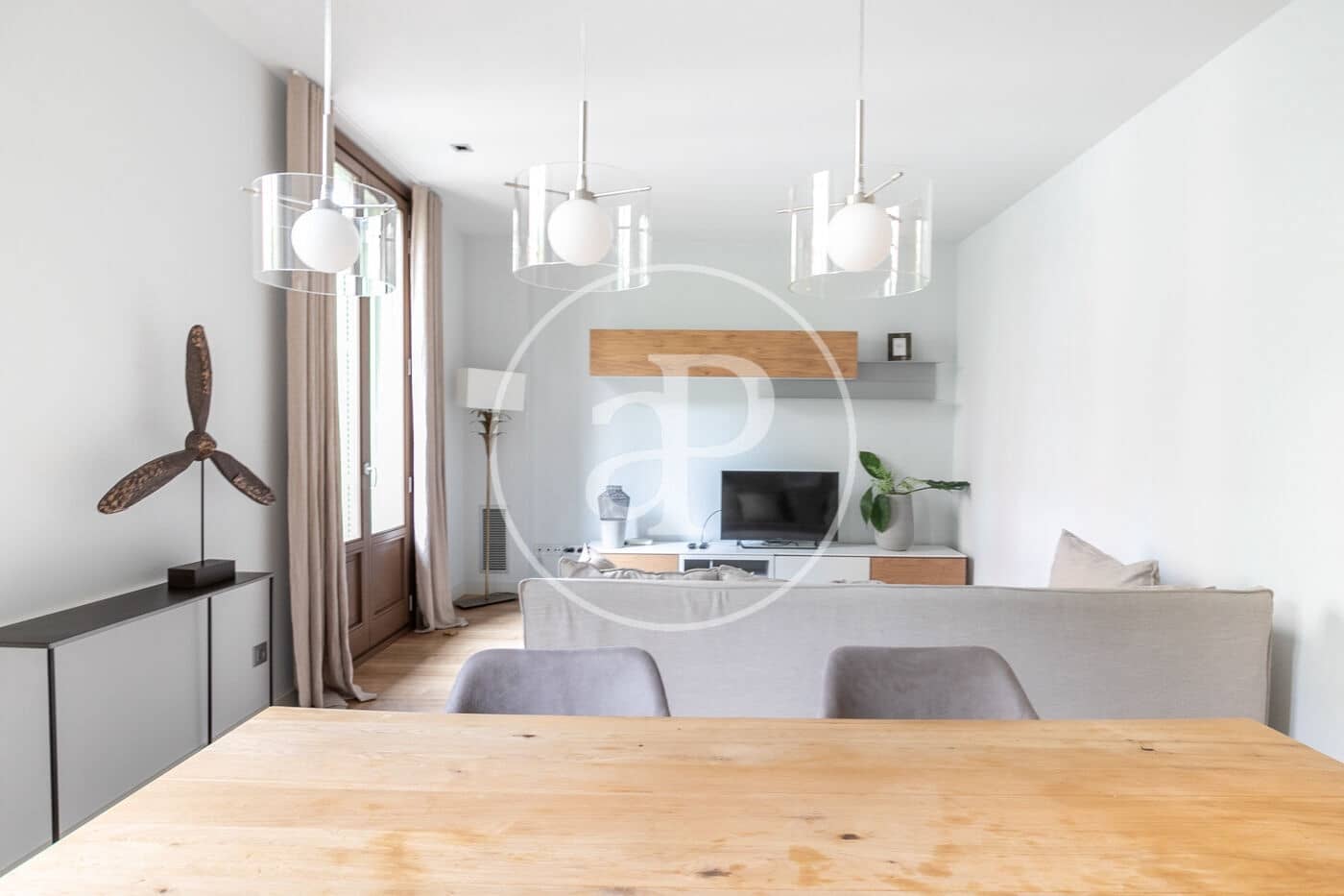 3 slaapkamer Appartement te huur in Barcelona stad - € 3.200 (Ref: 9911041)
