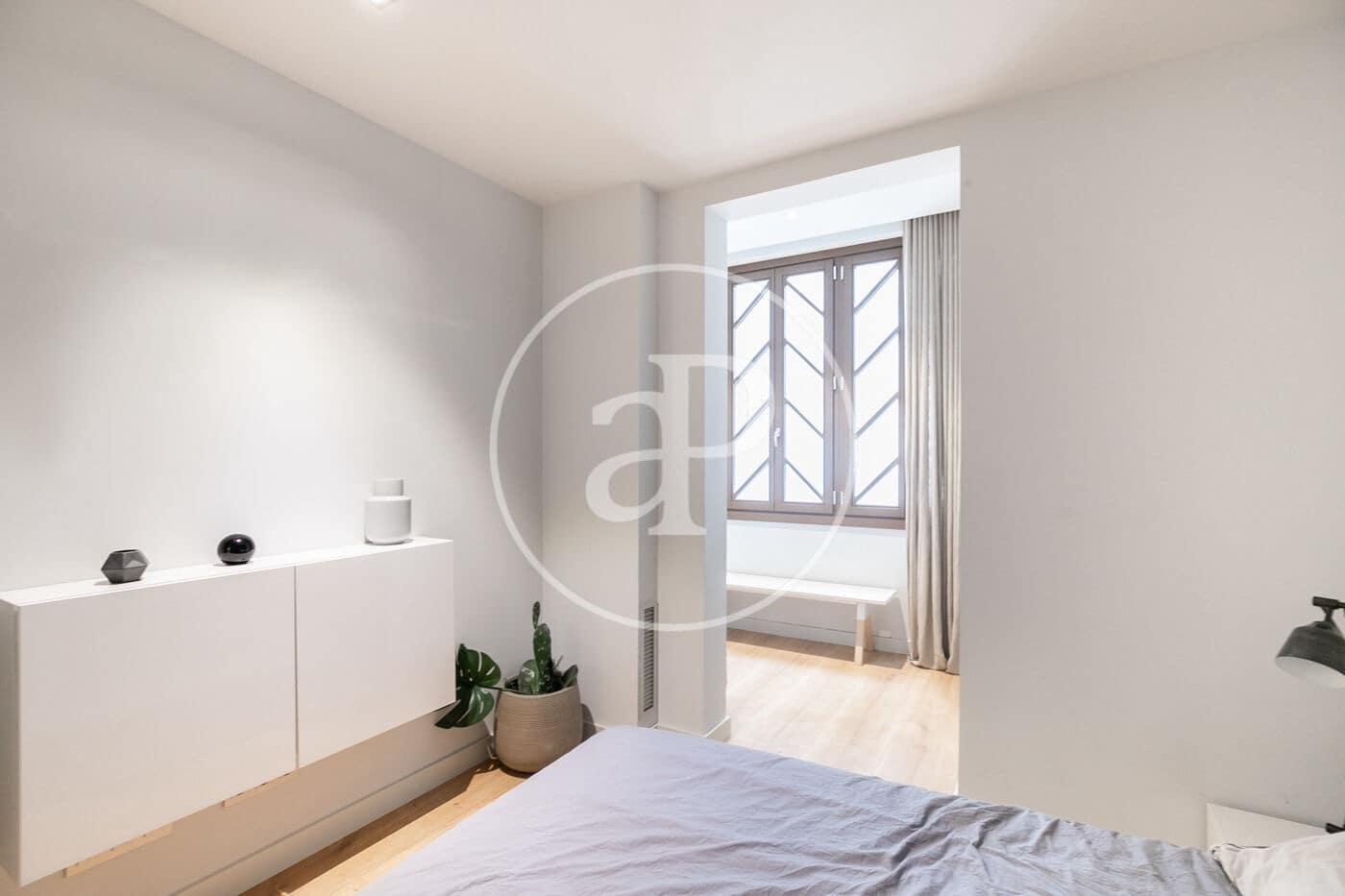 3 slaapkamer Appartement te huur in Barcelona stad - € 3.200 (Ref: 9911041)