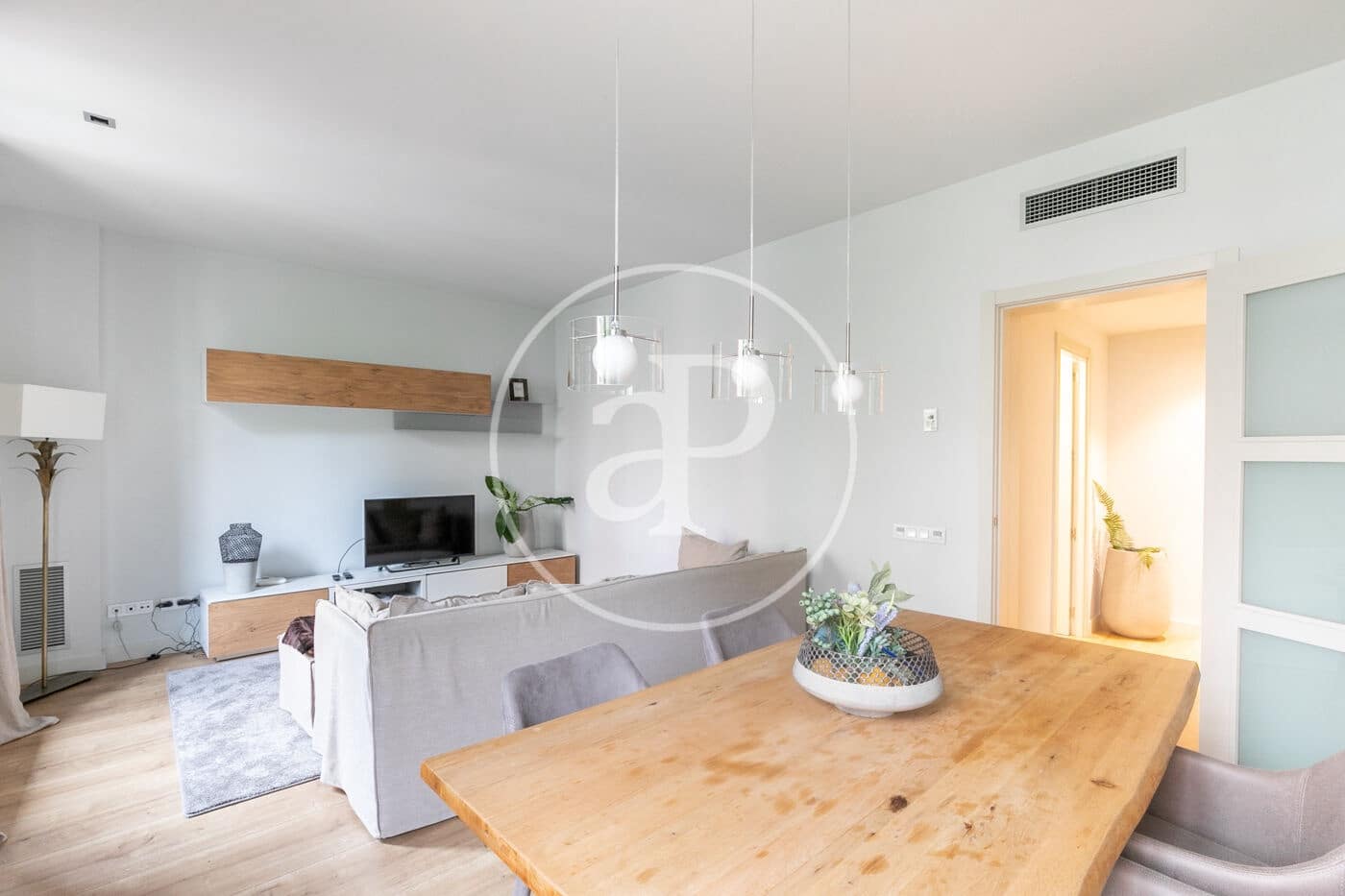 3 slaapkamer Appartement te huur in Barcelona stad - € 3.200 (Ref: 9911041)