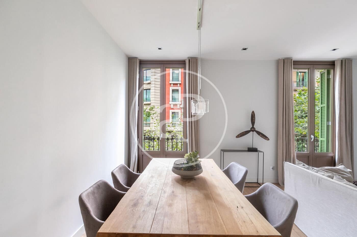 3 slaapkamer Appartement te huur in Barcelona stad - € 3.200 (Ref: 9911041)