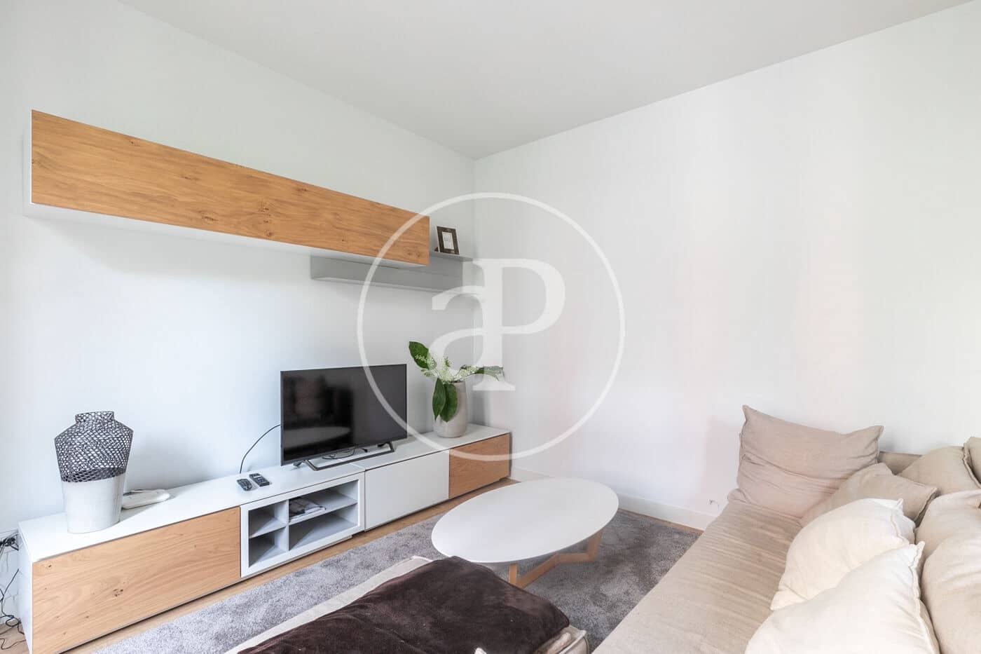 3 slaapkamer Appartement te huur in Barcelona stad - € 3.200 (Ref: 9911041)