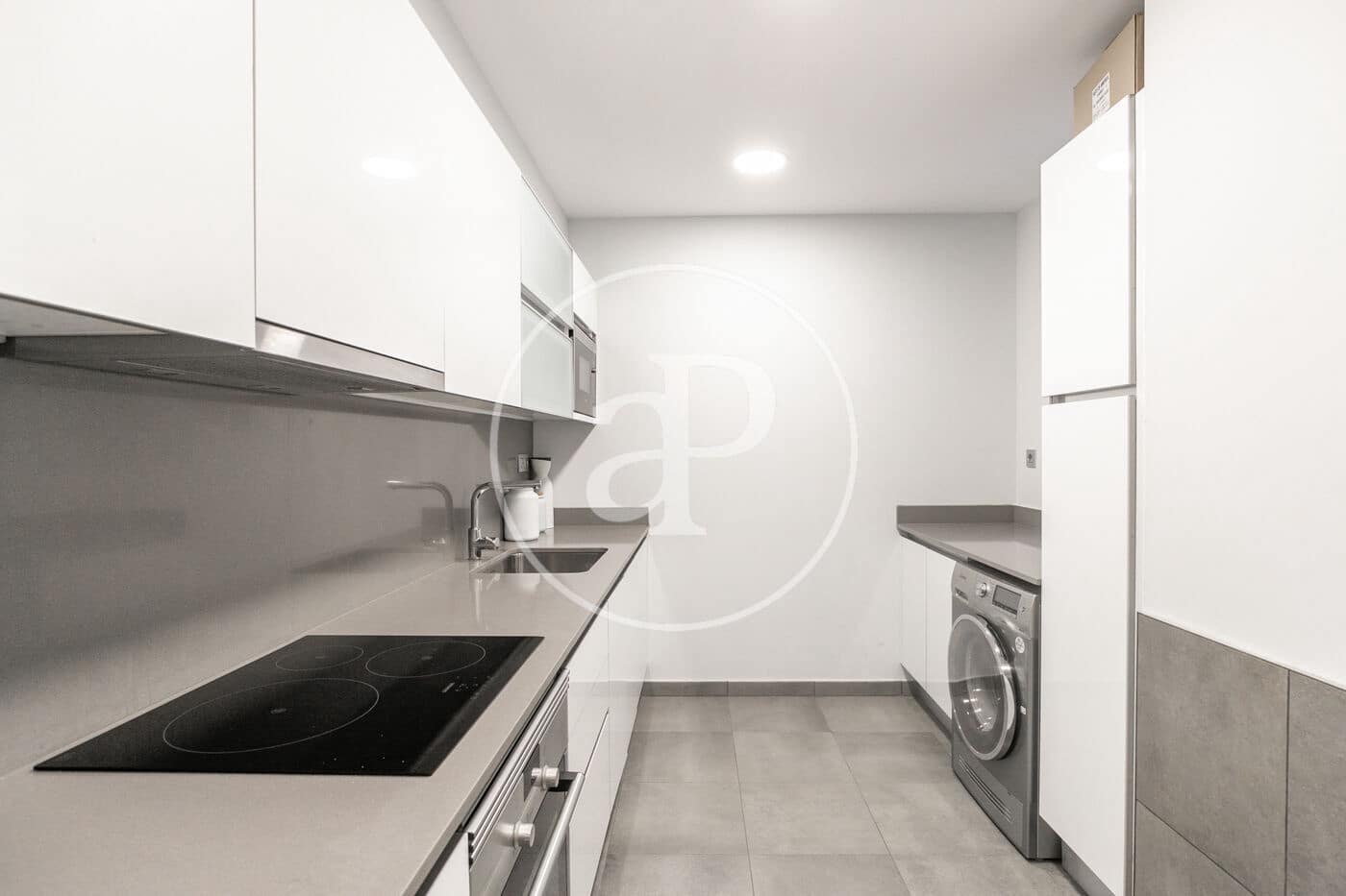 3 slaapkamer Appartement te huur in Barcelona stad - € 3.200 (Ref: 9911041)